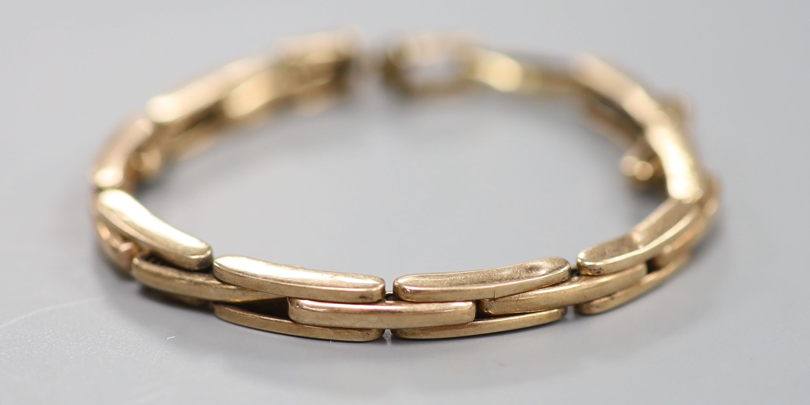 A 9ct expanding watch bracelet, gross 5.4 grams.